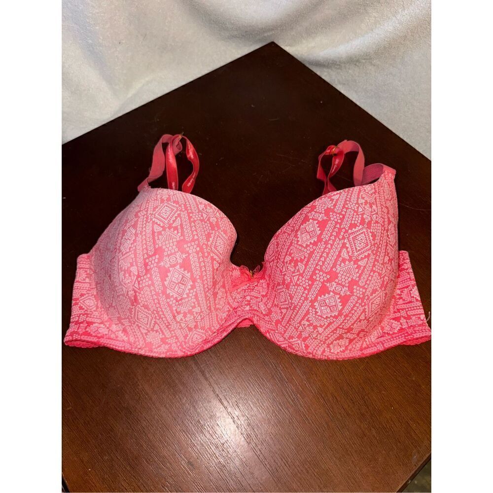 Daisy Fuentes padded bra size 42D